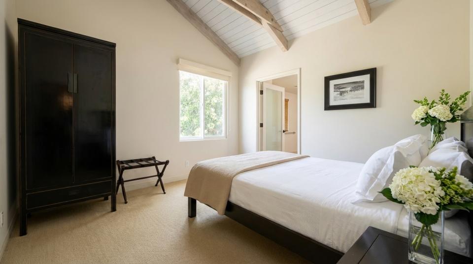 Irvine Cove Room queen bed interior